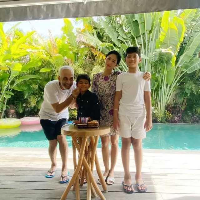 [Fimela] Bunga Zainal