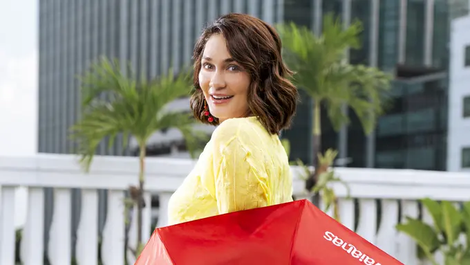 Tren Gaya Ginga ala Luna Maya untuk Tampilan Liburan yang Lebih Santai dan Percaya Diri