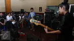 Grup band Ungu menggelar acara audisi bertajuk Ungustar Discovery, Jakarta, Kamis (17/9/2015). Rencananya  penyanyi yang terpilih berkesempatan untuk rekaman dan diproduseri langsung oleh Ungu. (Liputan6.com/Herman Zakharia)