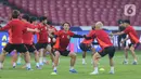 Dari 15 menit waktu peliputan sesi latihan resmi, skuad Samurai Biru terlihat serius saat mengikuti arahan tim kepelatihan. (Liputan6.com/Angga Yuniar)