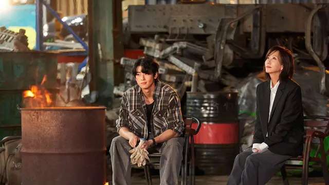 Cha Eun Woo dan Kim Nam Joo dalam serial Wonderful World. [Foto: Disney+ Hotstar]