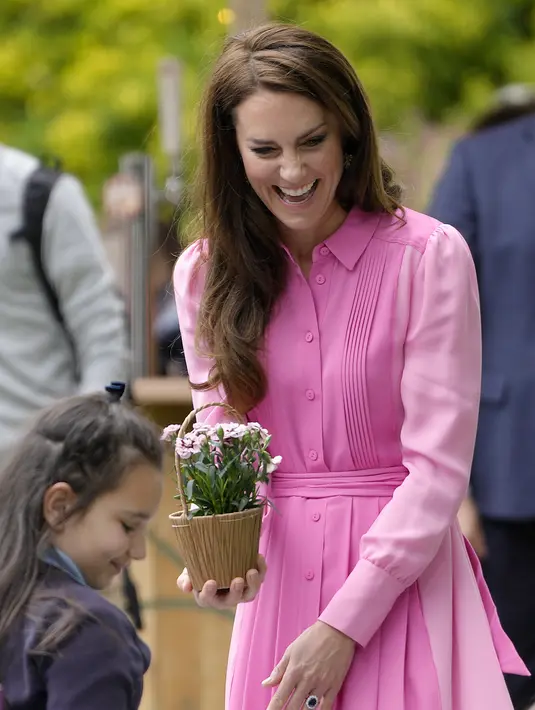 Kate telah lama menjadi pendukung "manfaat bagi kaum muda untuk menghabiskan waktu di luar ruangan. (AP Photo/Kirsty Wigglesworth)