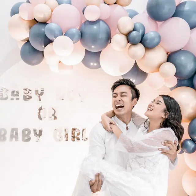 Masuki 5 Bulan, Ini 6 Potret Ina Marika dan Rezca Syam Ungkap Jenis Kelamin Anak