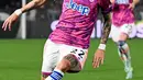 Pemain Juventus Angel Di Maria mengontrol bola saat melawan Spezia pada pertandingan sepak bola Liga Italia di Stadion Alberto-Picco, La Spezia, Italia, 19 Februari 2023. Juventus mengalahkan Spezia dengan skor 2-0. (ANDREAS SOLARO/AFP)