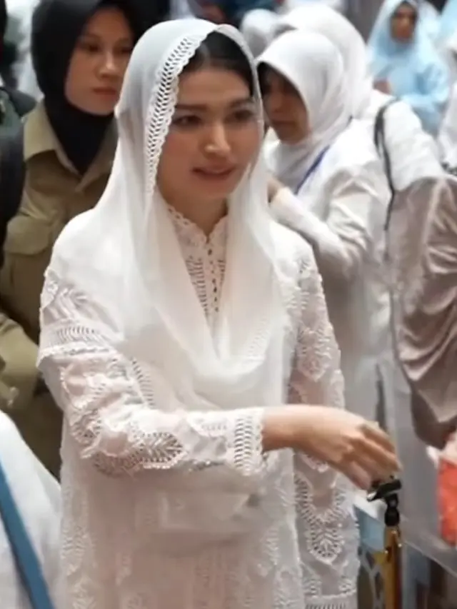 Selvi Ananda  saat Buka Bersama di Masjid Istiqlal. [bpmi satwapres]