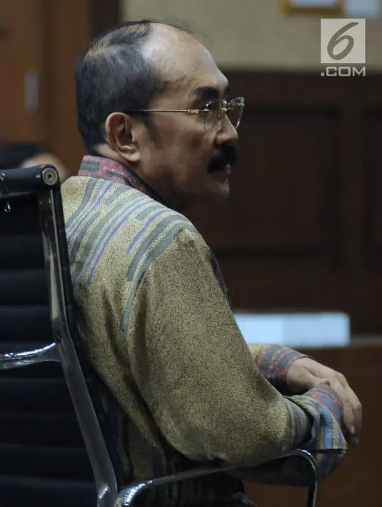 Terdakwa merintangi penyidikan KPK pada kasus korupsi e-KTP, Fredrich Yunadi saat sidang lanjutan di Pengadilan Tipikor, Jakarta, Kamis (31/5). JPU KPK menuntut terdakwa dihukum 12 tahun penjara, denda Rp 600 Juta. (Liputan6.com/Helmi Fithriansyah)