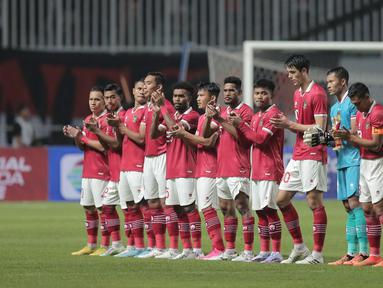 Starting XI pemain Timnas Indonesia&nbsp;saat laga FIFA Match Day melawan Timnas Curacao di Stadion Pakansari, Bogor, Selasa (27/09/2022). (Bola.com/Muhammad Iqbal Ichsan)