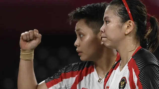 Ganda putri badminton Indonesia Greysia/ Apriyani sukses singkirkan pasangan Lee Sohee / Shin Seungchan dari Korea Selatan dua gim langsung. Permainan berakhir dengan skor 21-19 dan 21-17. Kemenangan ini membawa Greysia/ Apriyani lolos ke babak final...