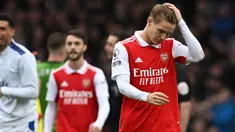 Arsenal dipastikan gagal menyabet juara Liga Inggris 2022/2023 pada Minggu (21/5/2023) dini hari WIB. Kekalahan 0-1 di markas Nottingham Forest membuat The Gunners tak lagi bisa mengejar perolehan poin Man City. Berikut ini 4 momen kunci yang buat 248 hari Arsenal di puncak klasemen jadi sia-sia. (AFP/Paul Ellis)