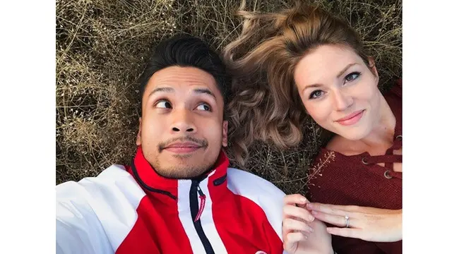 Jarang Tersorot, Ini 7 Momen Mesra Randy Pangalila bareng Istri Bulenya