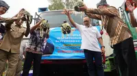 Menteri Perdagangan atau Mendag Zulkifli Hasan melakukan pelepasan ekspor produk ikan sarden ke Australia milik CV Pasific Harvest di Banyuwangi, Jawa Timur, Selasa, (22/11/2022).