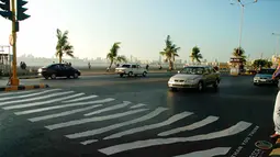 Zebra cross ini berada di Mumbai, India. Kebetulan, South Africa Tourism memang sedang promosi menarik lebih banyak wisatawan dari India. (adsoftheworld.com)