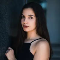 Siku yang cerah, mebjadikan penampilan lebih percaya diri. (unsplash.com/Miguel Runa).