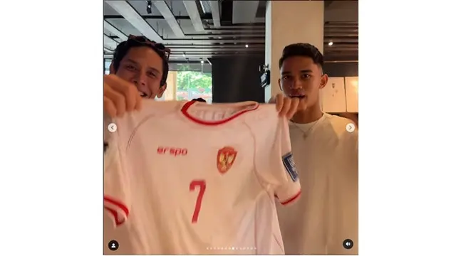7 Momen Marselino Penuhi Janji Berikan Jersey Lawan Arab Saudi ke Ganindra Bimo