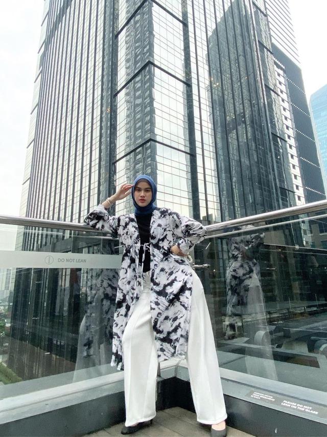 7 Pemotretan Uty Bonita Eks JKT48 dengan Berbagai Tema Ini Menawan