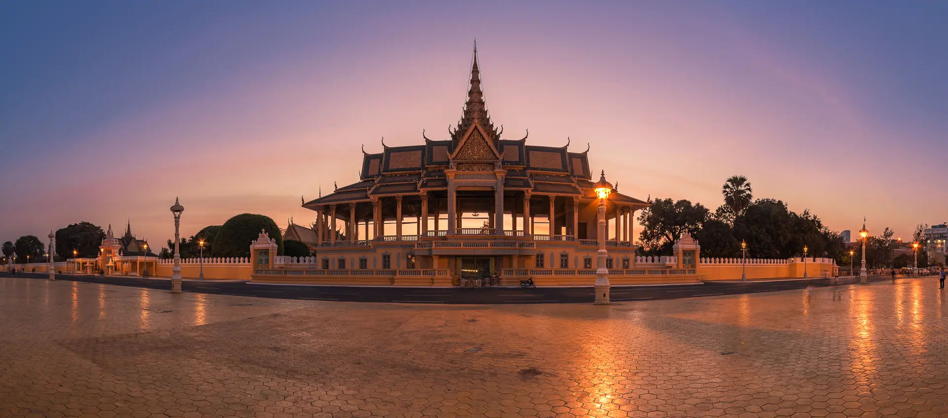Royal Palace, Phnom Penh, Kamboja. (Sumber Foto: 030mm-photography.com)