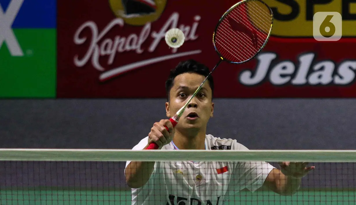 Aksi saling kejar poin berlangsiung sejak awal pertandingan. (Liputan6.com/Herman Zakharia)