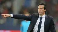 Unai Emery mengintruksikan pemainnya saat pertandingan ntara Caen dan Paris Saint-Germain di stadion Michel d'Ornano di Caen, Prancis barat 19 Mei 2018. Arsenal mengumumkan Unai menjadi pelatih baru Pada 23 Mei 2018. (AP Photo/David Vincent)