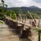 Jembatan bambu di Desa Sukaresmi, Kecamatan Sukamakmur, Kabupaten Bogor, Jawa Barat yang rawan ambrol. (Liputan6.com/Achmad Sudarno)
