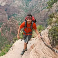 Daftar jalur-jalur pendakian dari seluruh dunia yang wajib kamu coba minimal sekali seumur hidup.