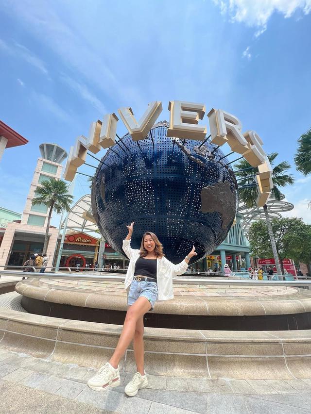 7 Momen Liburan Kiky Saputri di Singapura, Penampilannya Curi Perhatian