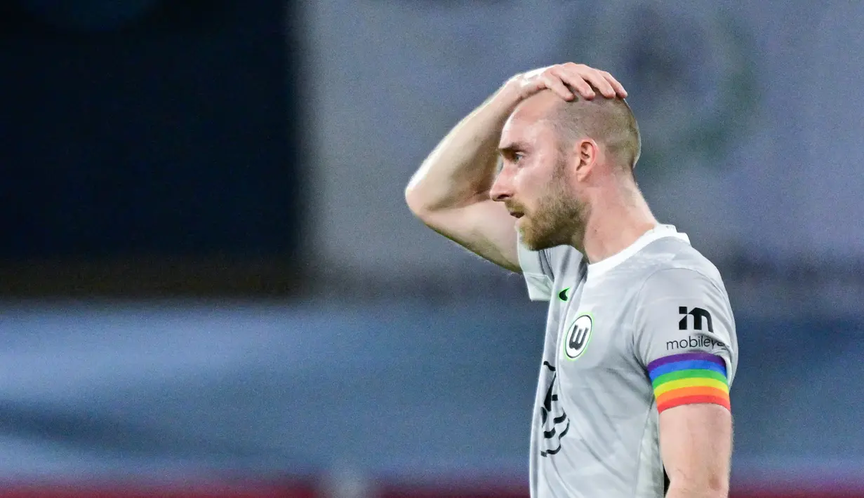 Kegagalan mempertahankan posisi di Bundesliga ini memicu kekecewaan mendalam dari para pemain di lapangan hijau termasuk Christian Eriksen. (AFP/Ina Fassbender)