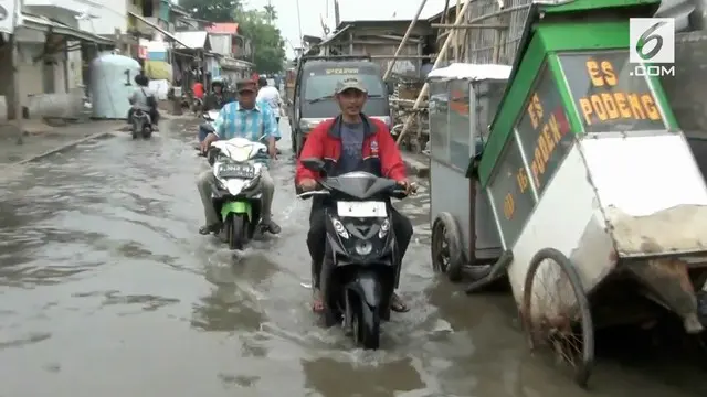 Banjir rob telah lima hari menggenangi wilayah Penjaringan dan Muara Angke. Wilayah yang paling parah terkenan efeknya ialah Kampung Nelayan.
