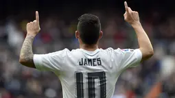 2. James Rodriguez, kedatangan Marco Asensio ke Real Madrid membuat posisi gelandang asal Kolombia ini menjadi terancam. Kemungkinan manajemen Los Blancos akan mempertimbangkan penawaran 71 juta pounds yang pernah diajukan MU. (AFP/Gerard Julien)