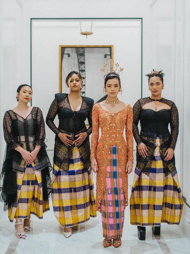 6 Potret Resepsi Pernikahan Eva Celia, Gabungkan Adat Bugis dan Jawa