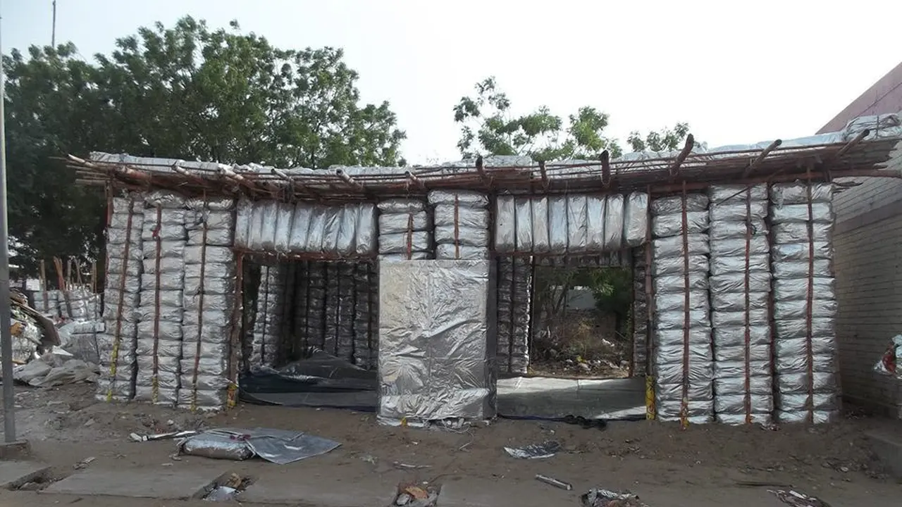 Inspiratif, Lansia Abdikan Hidupnya Bangun Rumah Daur Ulang