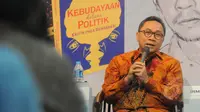 Ketua MPR RI Zulkifli Hasan menyampaikan pandangannya saat menjadi pembicara dalam bedah buku "Kebudayaan dalam Politik" di Taman Ismail Marzuki, Jakarta, Rabu (11/3/2015). (Liputan6.com/Herman Zakharia)