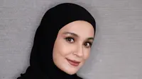 Shireen Sungkar antusias menyambut Ramadhan 2023. Salah satu tantangannya, menyiapkan makanan untuk sahur dan buka yang simpel, enak, serta bergizi. (Foto: Dok. Instagram @shireensungkar)