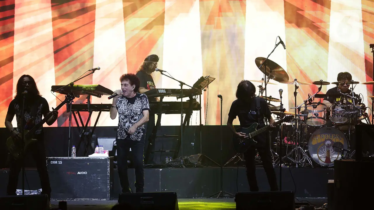 Konser God Bless di Pameran Retrospektif 50th
