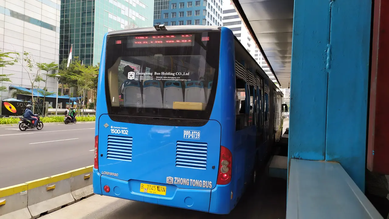 Bus Transjakarta merek Zhongtong