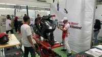 Mekanik Honda sedang mengikuti kompetisi Astra Technical Skill Contest