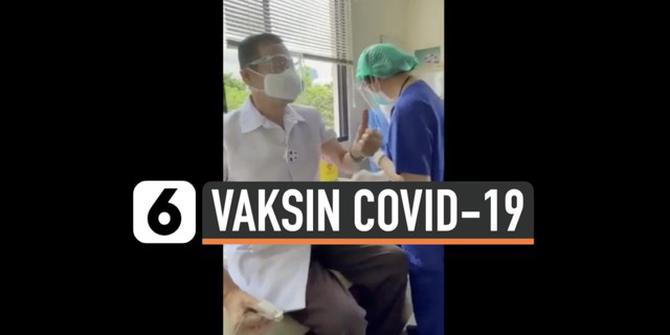 VIDEO: Berani, Dokter 77 Tahun di Jakarta Disuntik Vaksin Covid-19 Sinovac