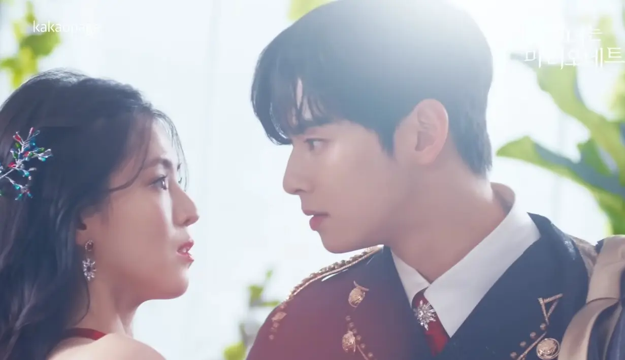 Han So Hee dan Cha Eun Woo dalam teaser webtoon The Villainess Is A Marionette. (Foto: YouTube/ 카카오페이지)