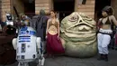 Dalam film Star Wars Episode VI: The Return of the Jedi, Princess Leia diceritakan tertangkap oleh Jabba the Hutt. Saat itu ia mengenakan bikini berwarna emas yang begitu mempesona. (AFP/Bintang.com)