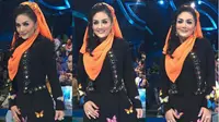 Diva Krisdayanti tampil mewah dan glamor selama Ramadan dengan berbagai koleksi baju muslim yang mencuri perhatian. Lihat gayanya di sini
