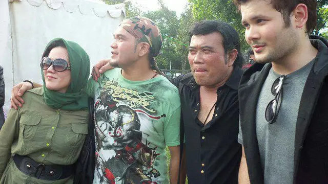 [Bintang] Debby Irama, Rhoma Irama, Vicky Irama dan  Rhido Rhoma
