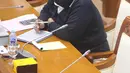 Menteri Agama Yaqut Cholil Qoumas saat mengikuti rapat kerja dengan Komisi VII DPR di Kompleks Parlemen, Senayan, Jakarta, Senin (15/3/2021). Rapat kerja tersebut membahas persiapan penyelenggaraan ibadah haji 1442 H/2021 M dan vaksinasi jemaah haji. (Liputan6.com/Angga Yuniar)