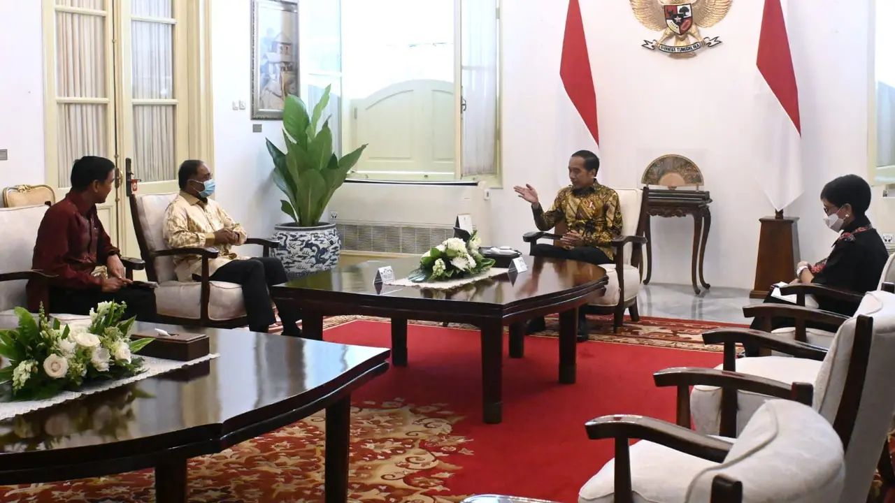 Presiden Jokowi bertemu Menlu Malaysia Dato’ Seri Diraja Zambry Abdul Kadir. (Foto: Biro Pers Sekretariat Presiden)