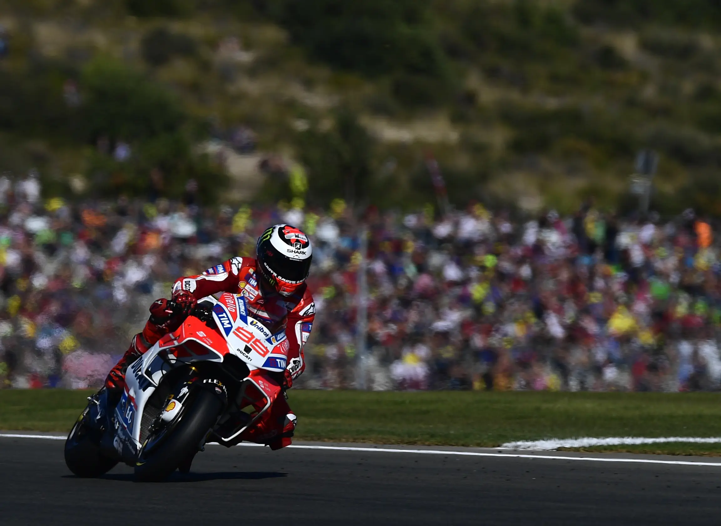 Pembalap Ducati Jorge Lorenzo. (PIERRE-PHILIPPE MARCOU / AFP)