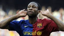 Barcelona&#039;s midfileder of Mali Seydou Keita celebrates after scoring against Villarreal during their Spanish League football match on May 10, 2009 at Camp Nou stadium in Barcelona. AFP PHOTO/LLUIS GENE