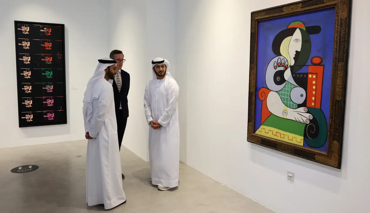 Gaya lukisan Picasso selama periode ini dicirikan oleh penggunaan bidang atau segi bersudut dan tumpang tindih yang dilukis dengan warna-warna berani. (Giuseppe CACACE / AFP)