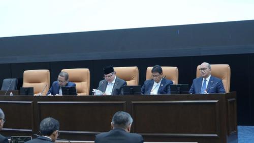 Menteri Koordinator Bidang Perekonomian Airlangga Hartarto dalam Konferensi Pers