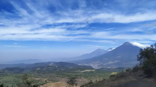 Ilustrasi Gunung Pacaya