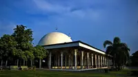 Masjid Al-Falah Jambi dikenal dengan julukan Masjid Seribu Tiang adalah masjid bersejarah dan terbesar di Jambi. (Liputan6.com/B Santoso)
