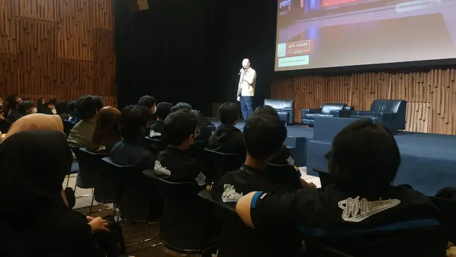 VP Group HR Emtek yang juga dosen ATVI, Pieter Andrian