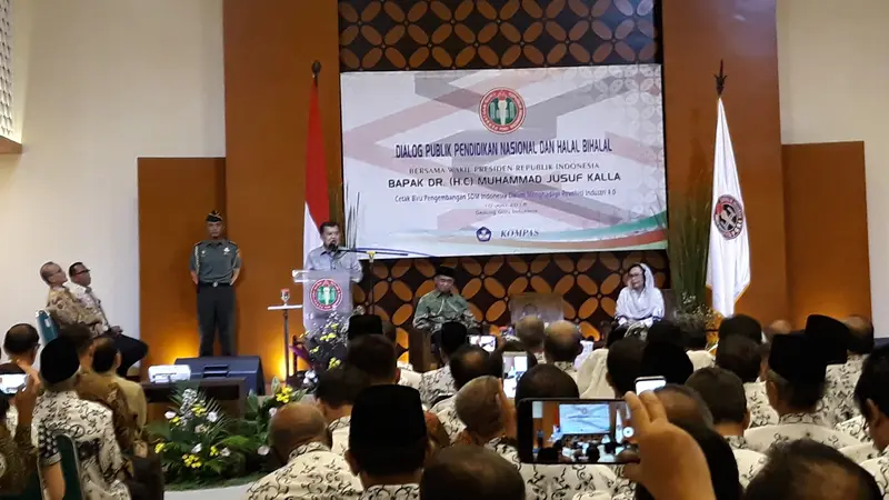 Dialog publik pendidikan nasional bersama Wapres Jusuf Kalla di Gedung PGRI, Tanah Abang, Jakarta Pusat.